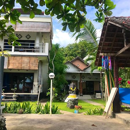 Tudes Homestay Amed Esterno foto