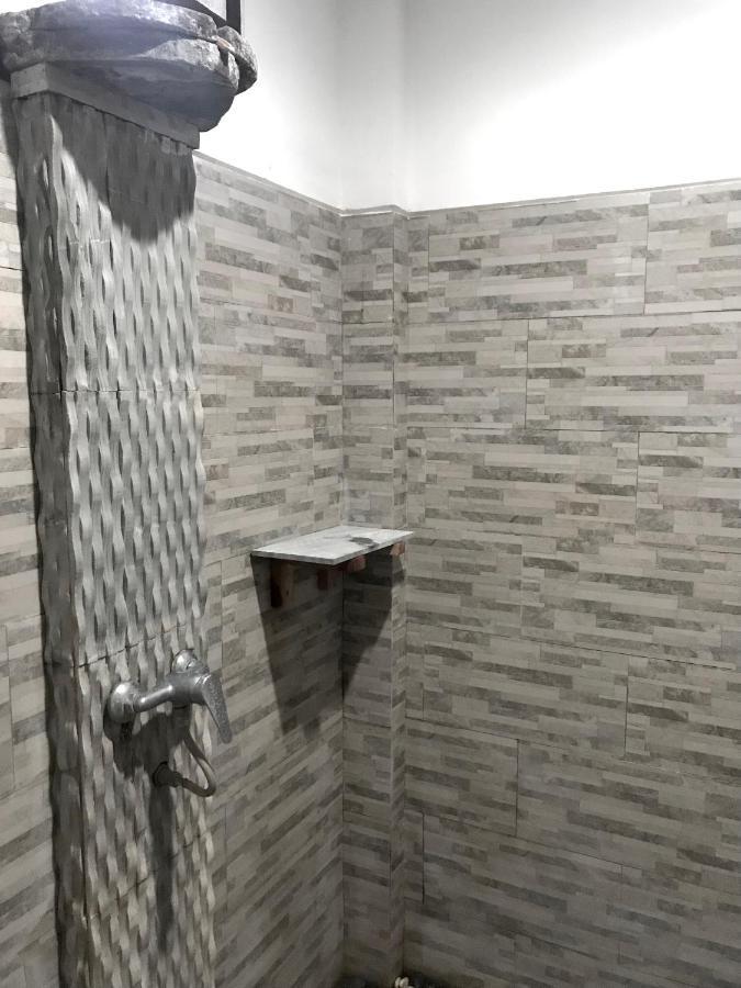 Tudes Homestay Amed Esterno foto