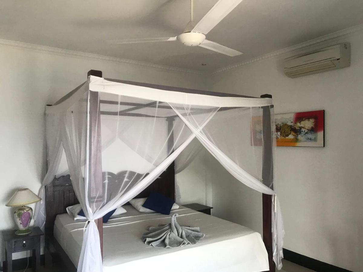 Tudes Homestay Amed Esterno foto