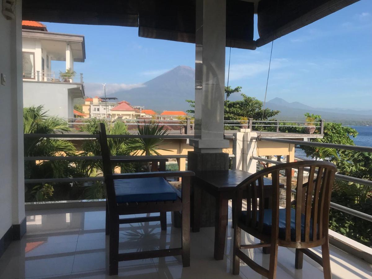 Tudes Homestay Amed Esterno foto