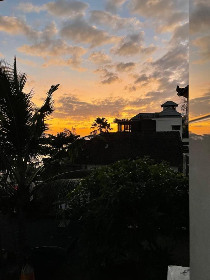 Tudes Homestay Amed Esterno foto