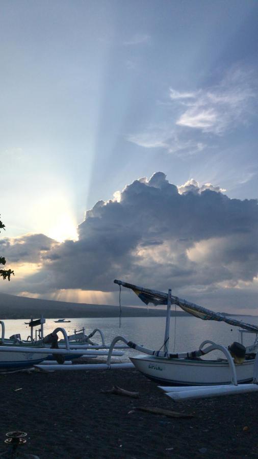 Tudes Homestay Amed Esterno foto