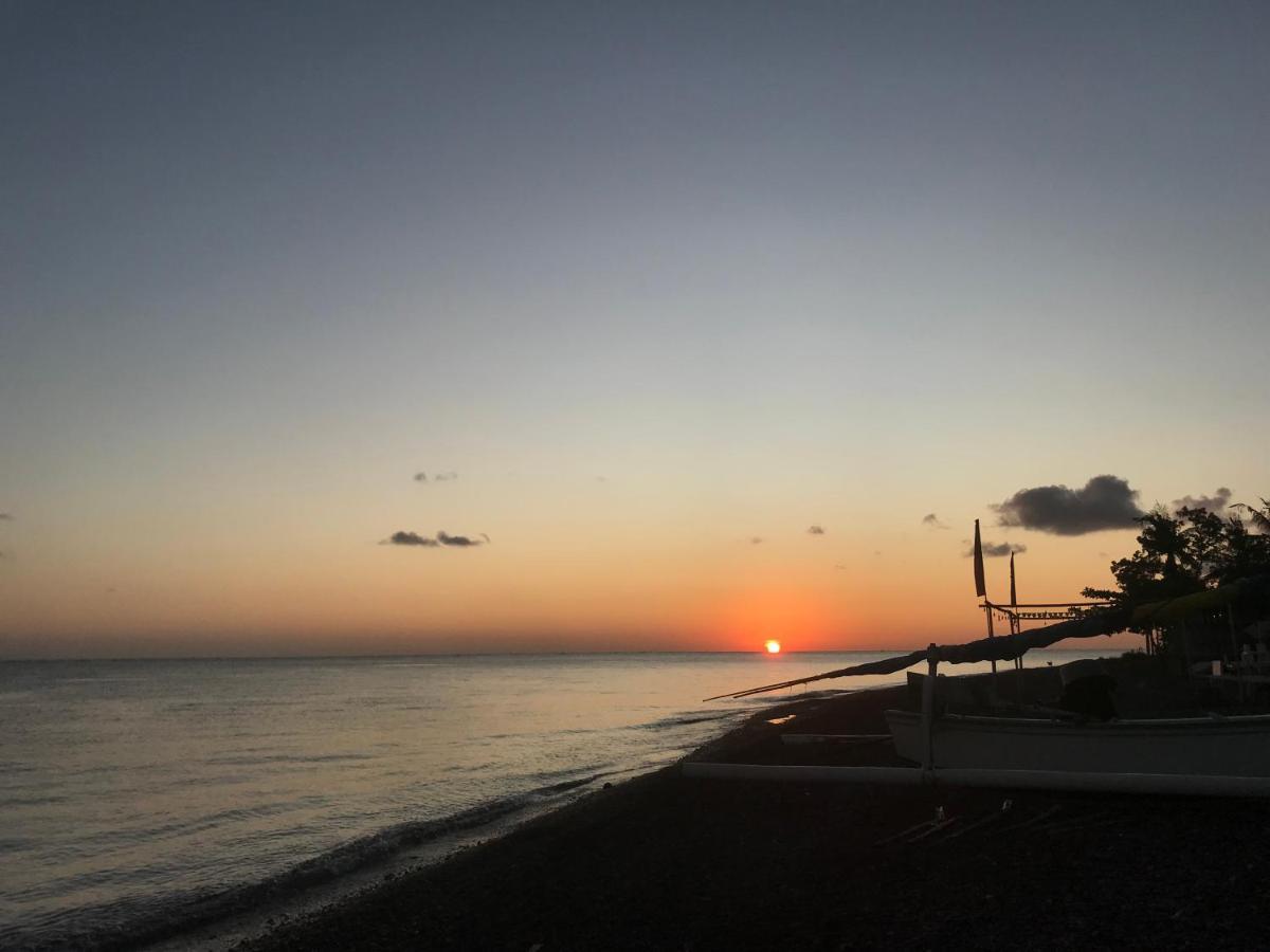 Tudes Homestay Amed Esterno foto