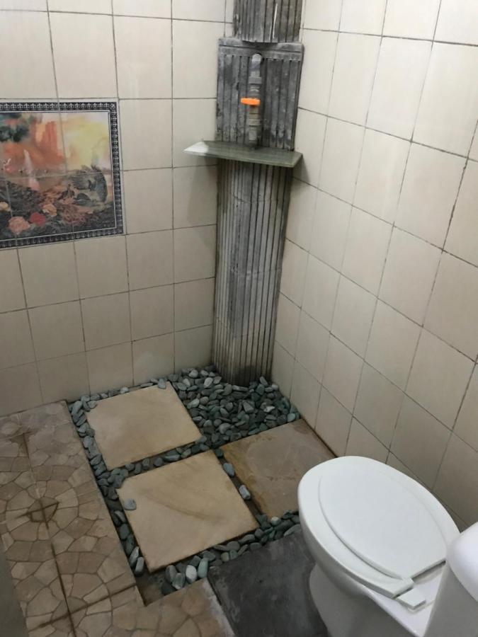 Tudes Homestay Amed Esterno foto