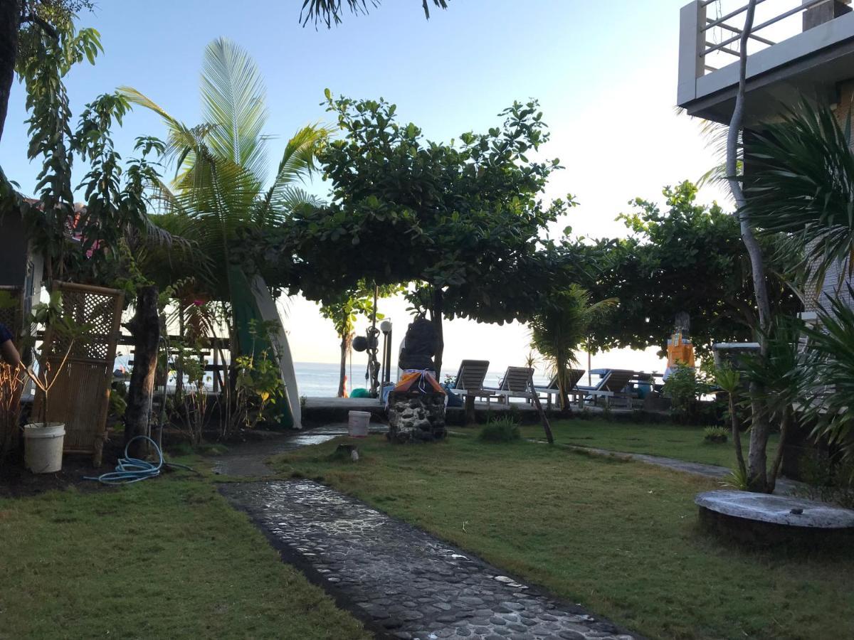 Tudes Homestay Amed Esterno foto