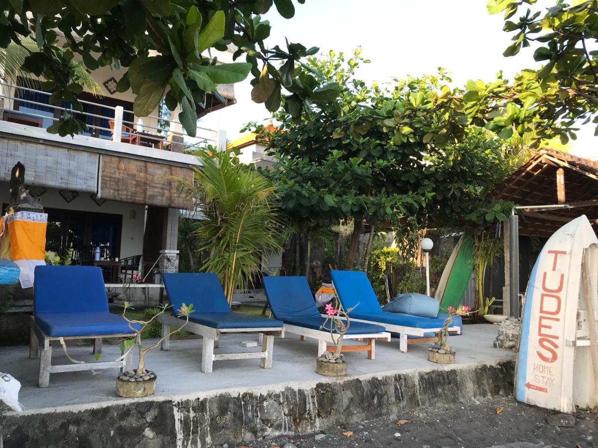 Tudes Homestay Amed Esterno foto