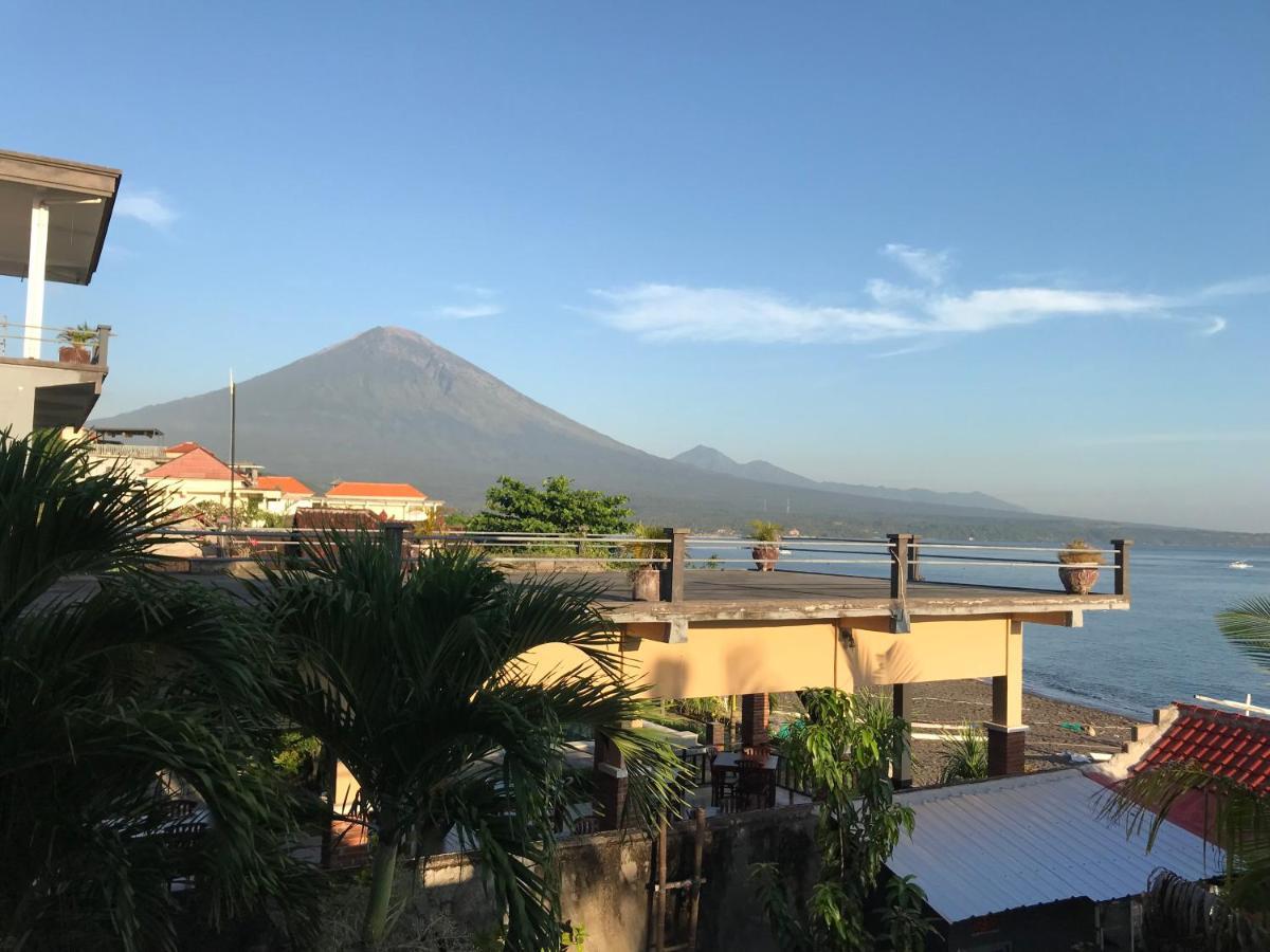 Tudes Homestay Amed Esterno foto