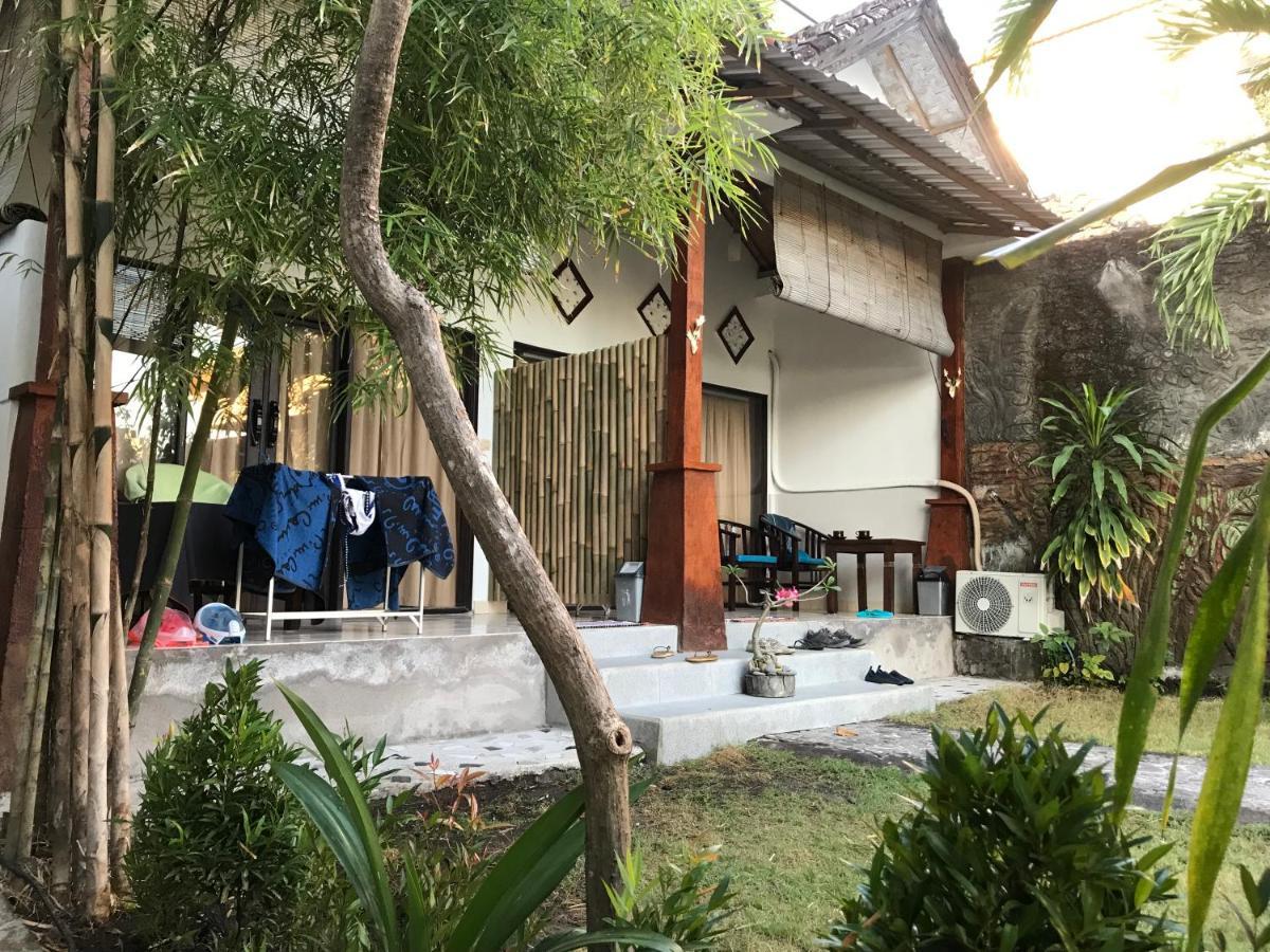 Tudes Homestay Amed Esterno foto