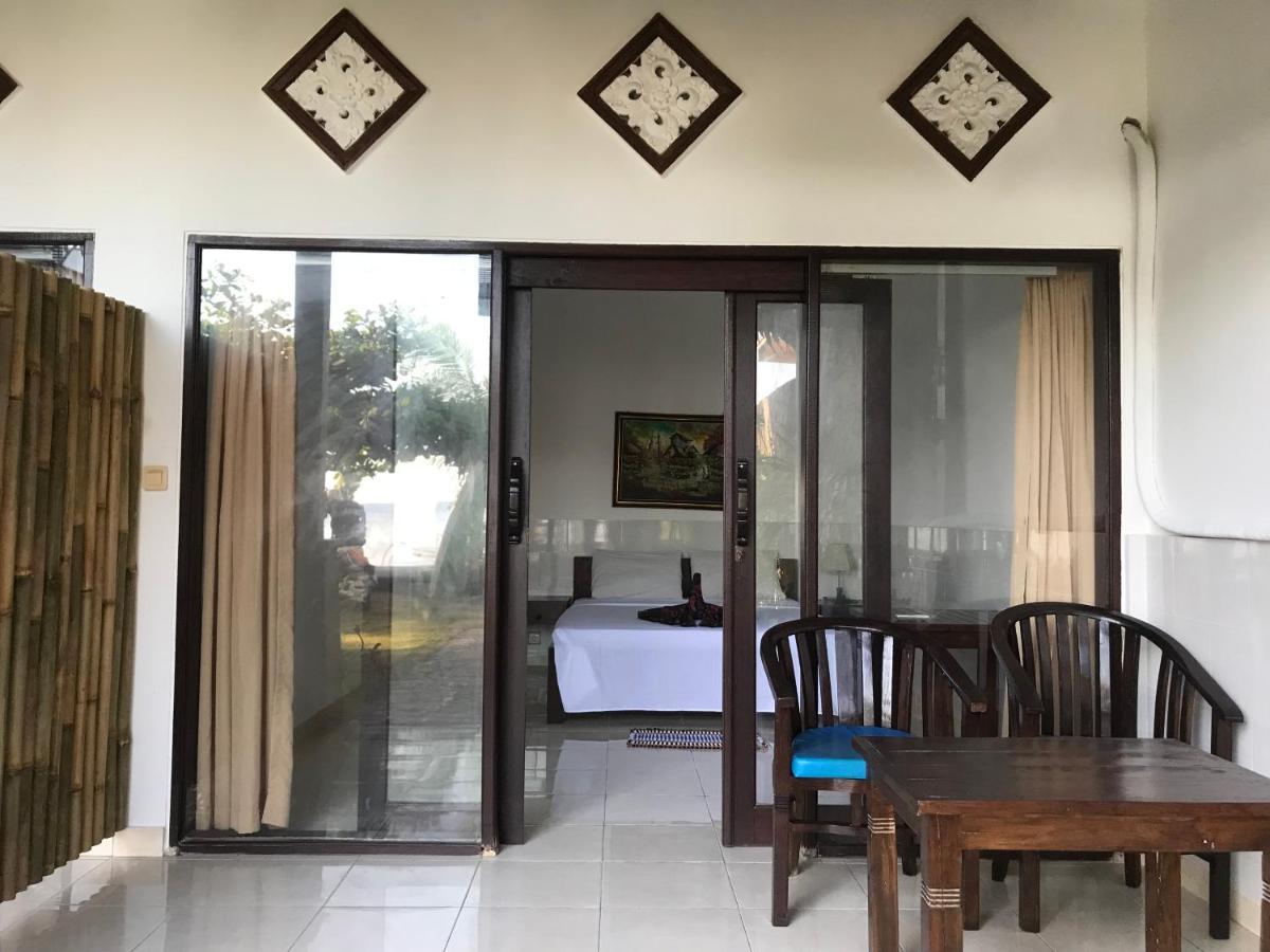 Tudes Homestay Amed Esterno foto
