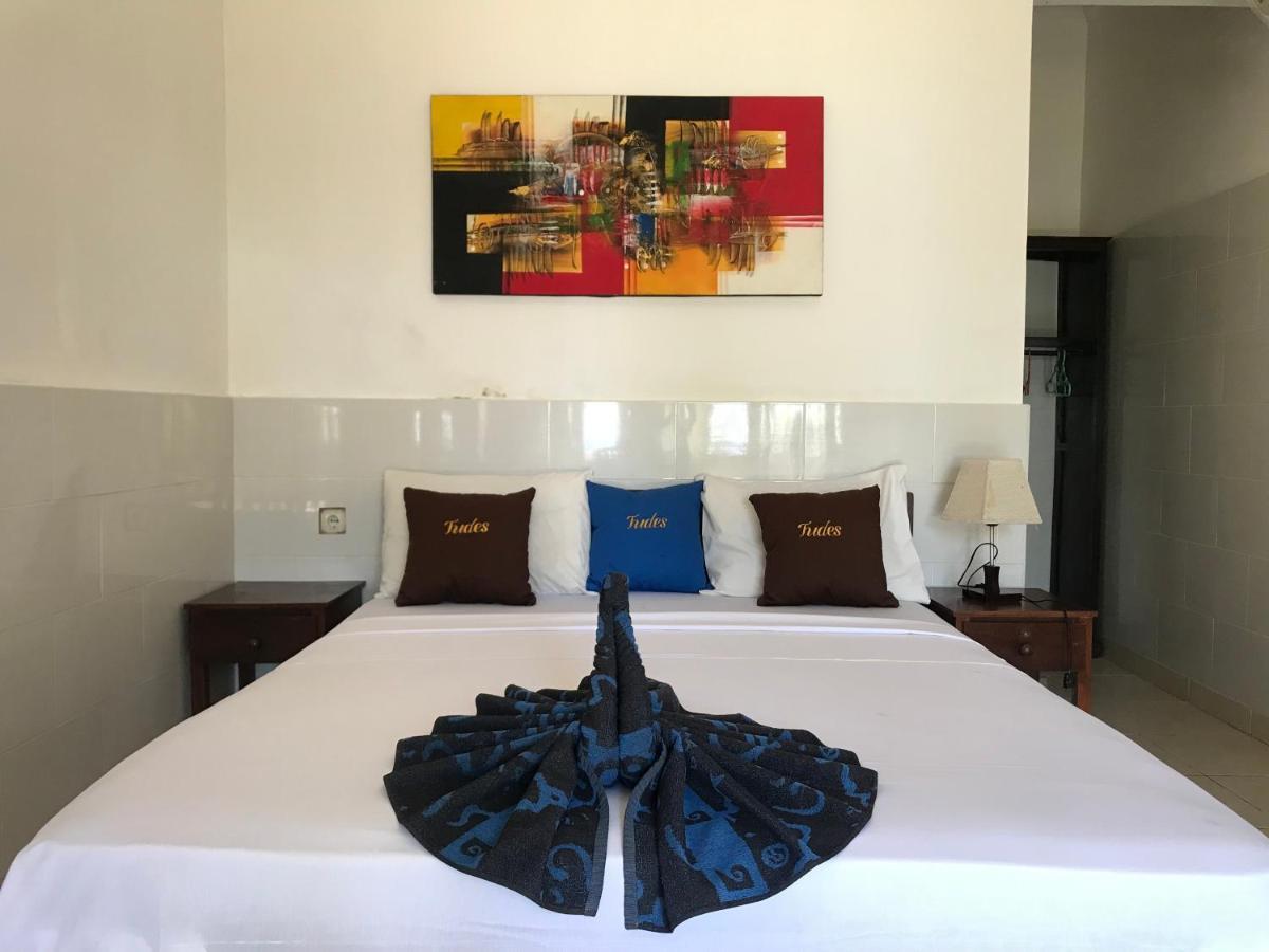 Tudes Homestay Amed Esterno foto