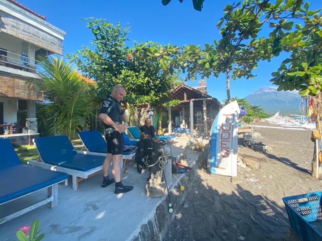 Tudes Homestay Amed Esterno foto