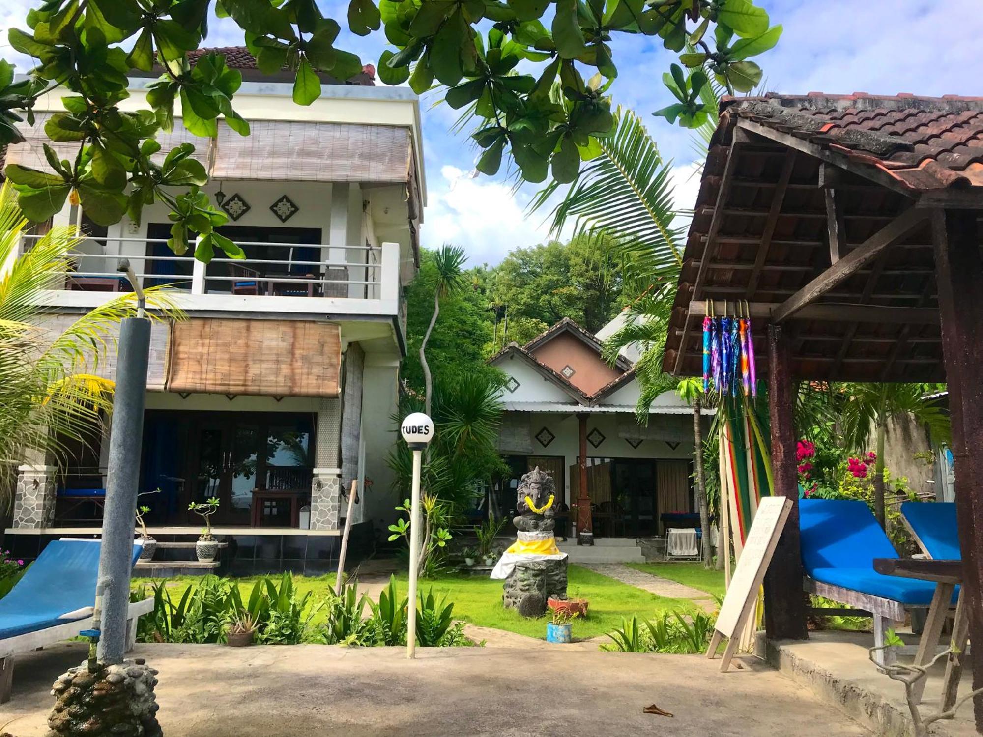 Tudes Homestay Amed Esterno foto