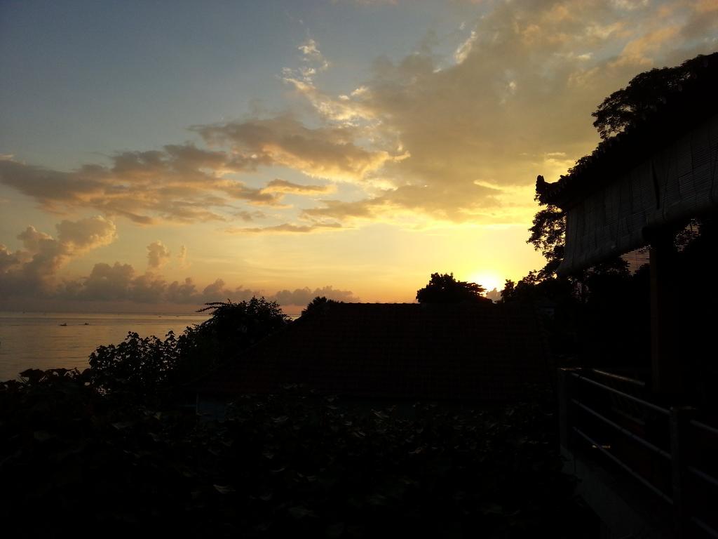 Tudes Homestay Amed Esterno foto