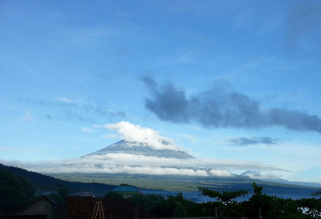 Tudes Homestay Amed Esterno foto