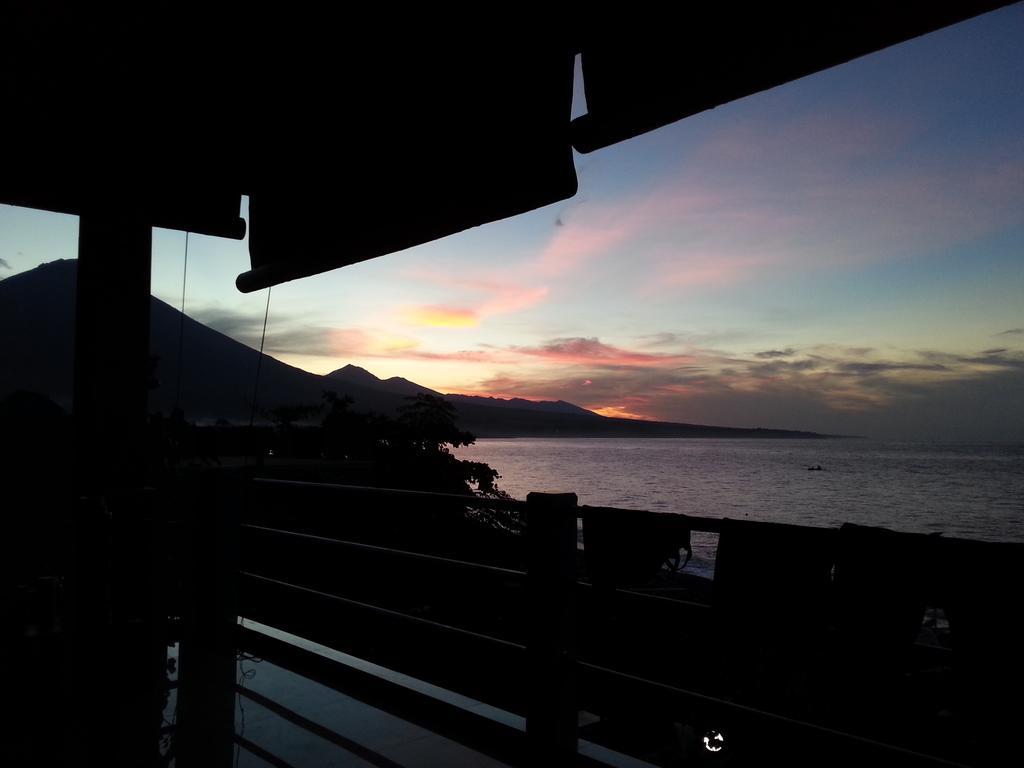 Tudes Homestay Amed Esterno foto