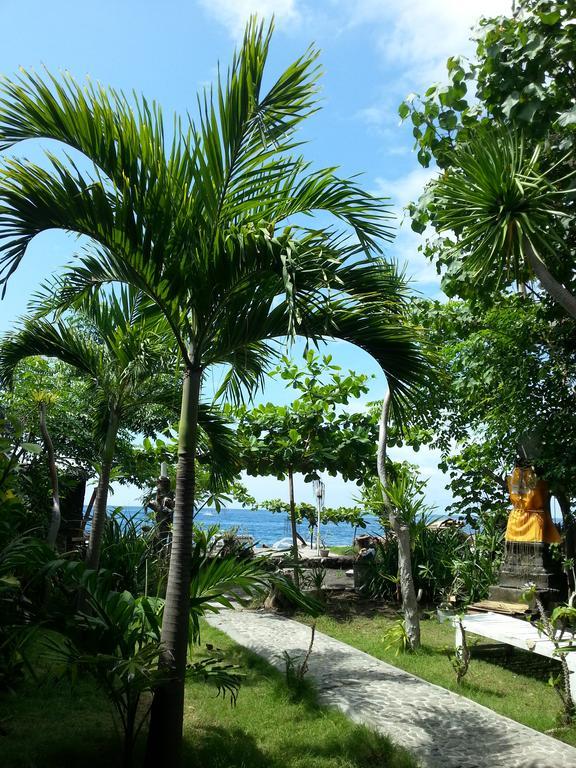 Tudes Homestay Amed Esterno foto